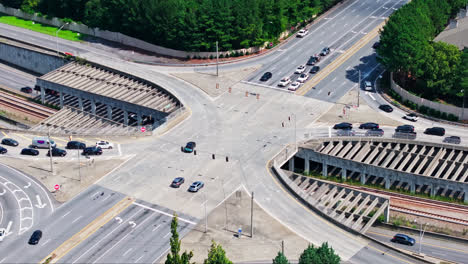 Traffic-Along-Large-Junction-Road-With-Multi-Lanes-In-Downtown-Atlanta,-Georgia,-United-States