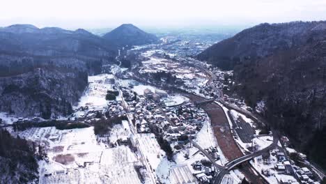 Landstadt-Yamadera-In-Der-Nördlichen-Region-Tohoku-In-Japan,-Luftaufnahme-4k