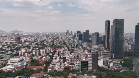 Right-pan-showing-Paseo-de-la-Reforma,-from-Bosque-de-Chapultepec-CDMX