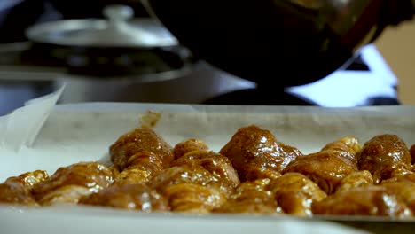 An-individual-drizzles-sauce-over-chicken-legs,-embodying-the-essence-of-culinary-expertise-and-meal-preparation