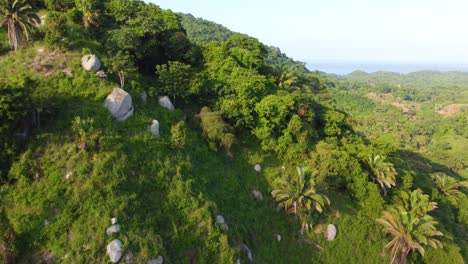 Approaching-drone-shot-above-the-hills-and-mountains-in-the-countryside-of-Santa-Marta,-Colombia,-showing-the-lush-riaforest-of-South-America
