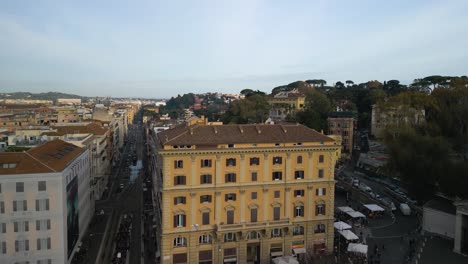 Drone-Flies-Over-Porta-del-Popolo-to-Reval-Rome,-Italy-Cityscape