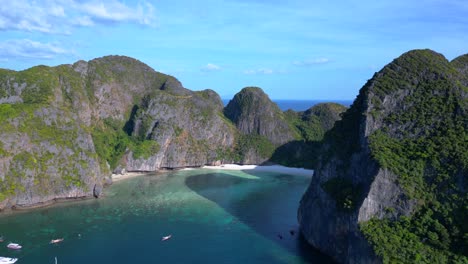 Island-Naturally-Bay-Paradise-Empty-beach-hills