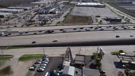 Drone-Shot-of-Highway-Traffic-in-South-Houston,-Texas-USA-on-Sunny-Evening