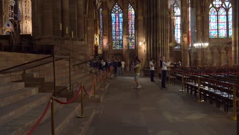 Die-Liebfrauenkathedrale-Von-Straßburg-Hat-Viele-Besucher