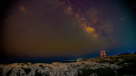 Vista-De-Lapso-De-Tiempo-De-La-Galaxia-Y-El-Cosmos-Giratorios-De-La-Vía-Láctea