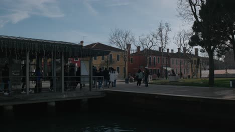 Tranquil-Burano-Island-Canal-Arrival-Scene