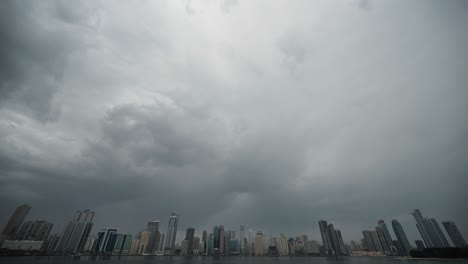 Zeitraffer-Der-Wolkenbildung-Bei-Bewölktem-Himmel-In-Den-Vereinigten-Arabischen-Emiraten