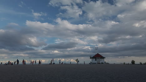 Wide-shot-of-a-family-playing-beach-volleyball-in-the-distance