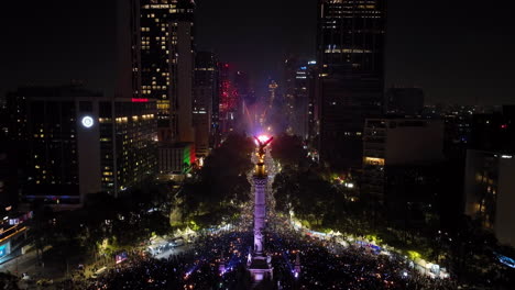 Aerial-view-away-from-the-Angel-of-Independence,-New-Years-fireworks-in-Mexico-city