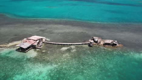 Stilt-house-in-the-turquoise-waters-of-los-roques,-venezuela,-sunny,-aerial-view