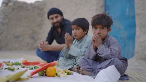 Children-Seen-Praying-before-having-iftar-dinner-together-during-ramadan-in-Khuzdar,-Balochistan