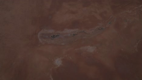 Clip-De-Drones-A-Vista-De-Pájaro-De-Formaciones-Rocosas-En-Terreno-Desértico,-En-El-Interior-De-Australia-Occidental