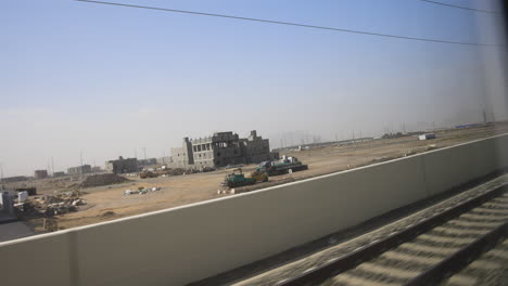 Paisaje-De-Arabia-Saudita-Visto-Desde-El-Tren-De-Alta-Velocidad