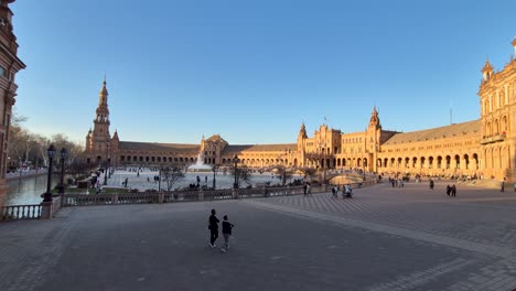 Goldene-Stunde-Auf-Der-Plaza-De-Espana,-Sevilla,-Spanien