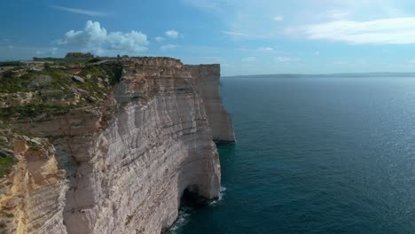 Steile-Klippe-Auf-Der-Insel-Gozo-Auf-Malta