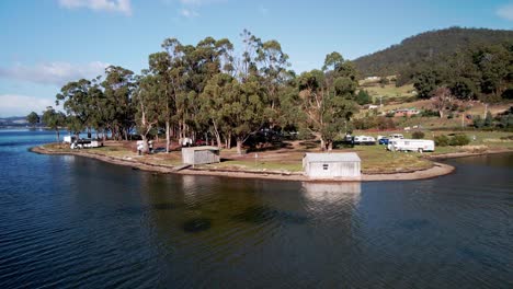 Camping-Grounds-By-The-Lakeshores-At-Bruny-Island,-Tasmania,-Australia