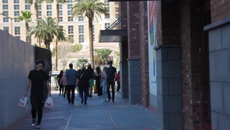 Menschen-Gehen-Auf-Den-Straßen-Der-Stadt-Las-Vegas-In-Nevada,-USA