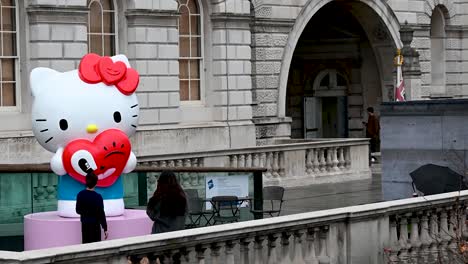 Hello-Kitty-from-Waterloo-Bridge,-Somerset-House,-London,-United-Kingdom