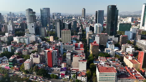 Mexiko-Stadt-Luftbilddrohne-Zur-Magischen-Stunde,-Skyline-Nach-Links-Drehen