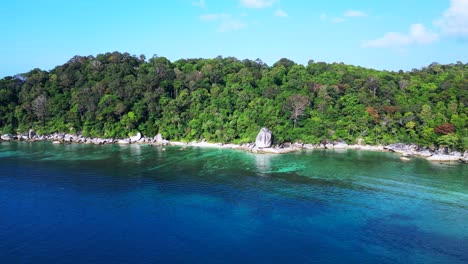 Seychellen-Strand-Palmen-Glatte-Felsen