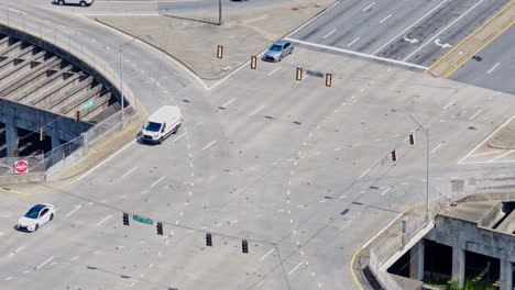 Traffic-On-The-Crossroads-In-The-Urban-Of-Atlanta-Georgia,-United-States