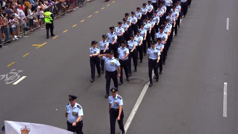 Gesundheitsdienste-Flügel-Von-Der-Royal-Australian-Air-Force-Marschieren-Die-Straße-Entlang-Während-Der-Jährlichen-Anzac-Day-Parade-Tradition