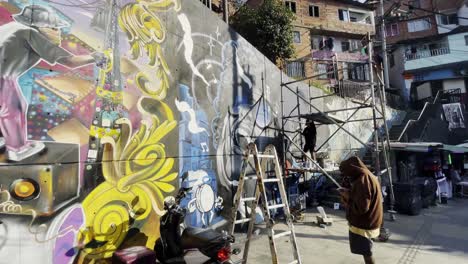 artist-paint-graffiti-in-the-famous-comuna-13-district