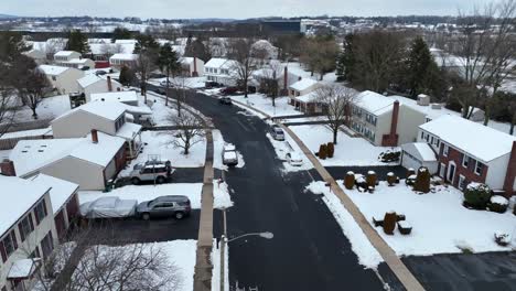 Barrio-Americano-Durante-El-Día-Nevado-De-Invierno.