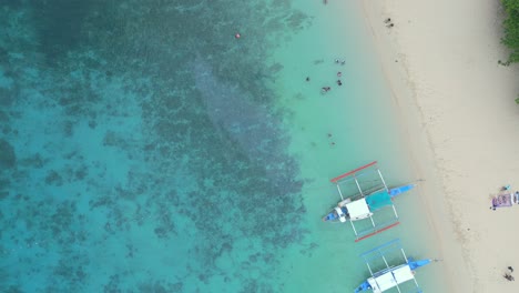 Aerial-shot-of-stunning-white-sandy-beach,-turquoise-water,-green-jungle,-in-El-Nido-Philippines-in-4K