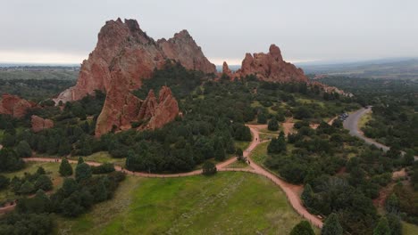 Hermosa-Naturaleza-En-El-Parque-Nacional-Jardín-De-Los-Dioses,-Colorado