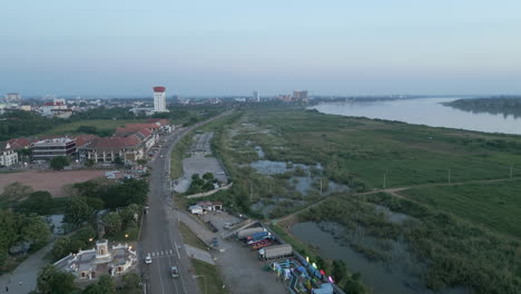 Drohnenspuren-über-Dem-Sumpfland-Des-Mekong-In-Der-Nähe-Der-Stadt-Vientiane-In-Laos