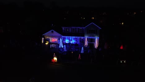 Christmas-light-show-at-American-home