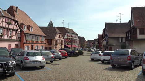 Kopfsteinpflasterstraßen-Des-Dorfes-Ribeauvillé-In-Frankreich