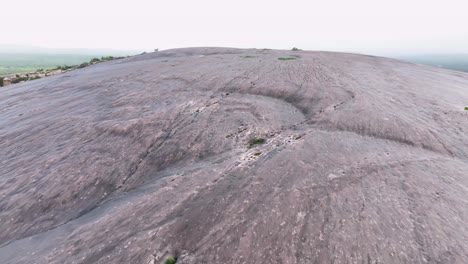 Vistas-Panorámicas-Aéreas-De-La-Roca-Encantada-Y-El-Paisaje-Montañoso-De-Texas