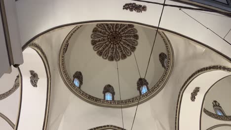 Interior-of-Grand-Mosque-with-Calligraphy-on-The-Wall