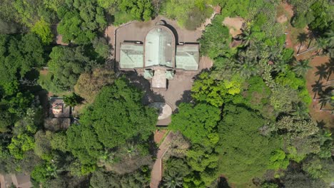 Town-Hall-museum-wide-to-closeup-drone-view-in-kolhapur-in-Maharashtra