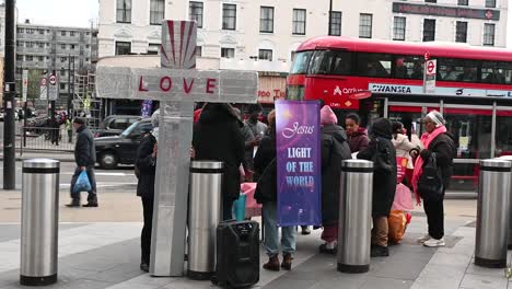 Jesús-Es-Luz-Y-Amor-Del-Mundo,-Kings-Cross,-Londres,-Reino-Unido.