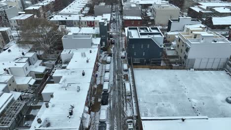 Verschneite-Stadthäuser-In-Den-USA-Im-Winter