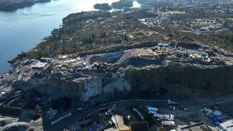 Riesige-Baustelle-In-Knarrevik,-Bau-Einer-Neuen-Brücke-Zum-Norwegischen-Festland-In-Bergen,-Luftaufnahme