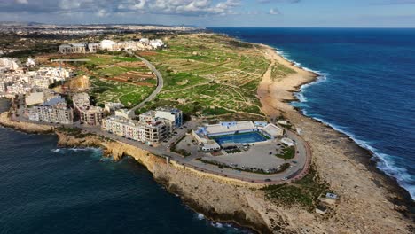 Vista-Aérea-De-Drones-Del-Pueblo-De-Marsaskala-En-Malta