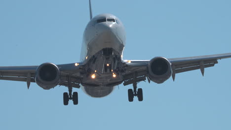 A-Delta-Airlines-Boeing-737-approaches-the-camera-during-final-approach-to-Runway-24R-at-Los-Angeles-International-Airport,-filmed-in-slow-motion