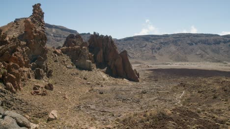 Dry-volcanic-desert-landscape-in-Los-Roques-de-Garcia,-Teide-National-Park-in-Tenerife,-Canary-Islands-in-spring