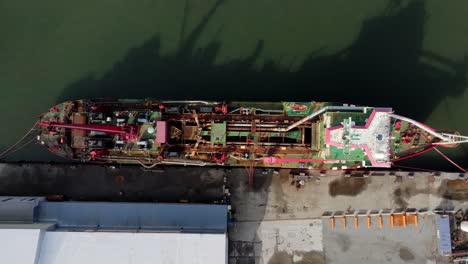 Overhead-View-Of-Trailing-Suction-Hopper-Dredger-At-The-Terminal-In-Fraser-River,-Canada