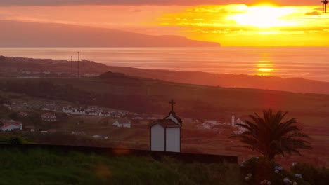 Malerische-Luftaufnahme-Des-Sonnenuntergangs-Vom-Walbeobachtungspunkt,-Kapellen,-Nordosten