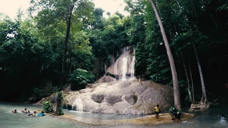 La-Cascada-Consiste-En-El-Colapso-De-Acantilados-De-Piedra-Caliza-Y-Eso-Se-Convirtió-En-El-Origen-Del-Nombre-&quot;cascada-De-Khao-Phang&quot;.