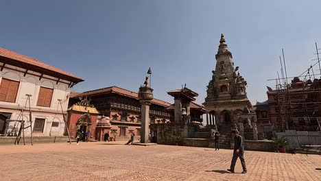 Vistas-A-Los-Templos-De-Piedra-Y-Al-Palacio-En-La-Plaza-Durbar,-Bhaktapur,-Sitio-Del-Patrimonio-Mundial-De-La-Unesco,-Valle-De-Katmandú,-Nepal,-Asia