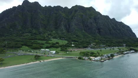 Drone-Views-of-Oahu,-Hawaii,-Rotating-camera-angel