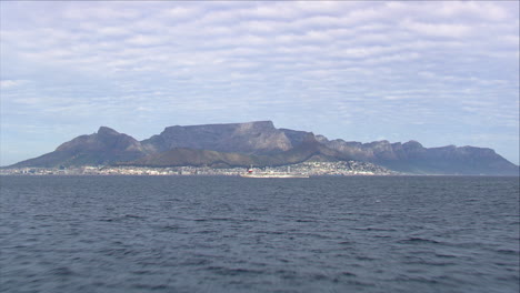 Flying-low-level-over-the-ocean,-from-Robben-Island-to-the-city