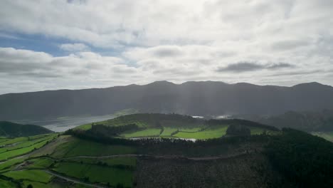 Lago-Azul-Y-Verde-Siete-Ciudades,-Azores